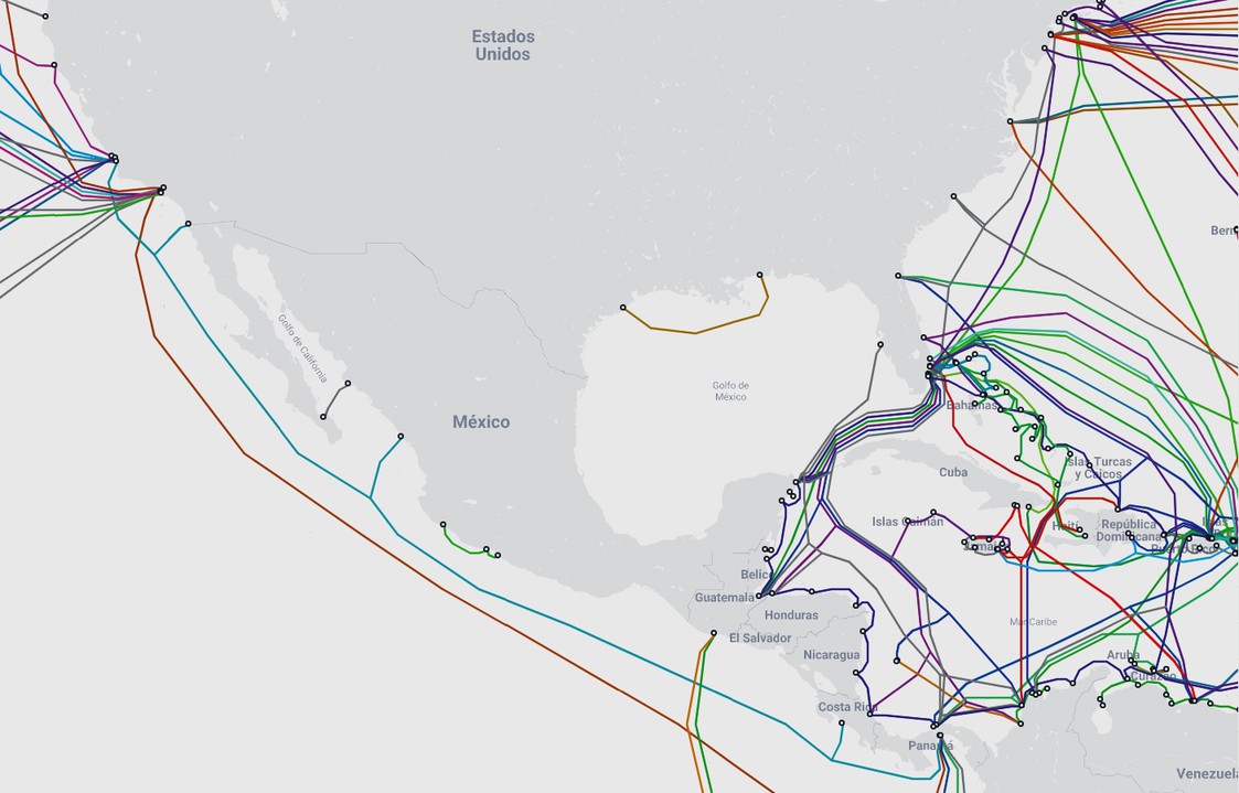 México se conecta a los cables submarinos Arcos y Cruce.jpg México se conecta a los cables submarinos Arcos y Cruce Panamericano en las poblaciones de Cancún y Tulum; y en Mazatlán y Tijuana respectivamente. https://www.submarinecablemap.com/