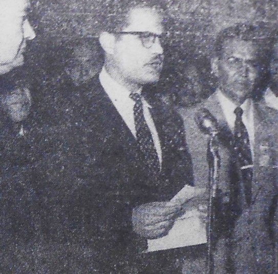 4 En la ceremonia del XXI Aniversario.jpg En la ceremonia del XXI Aniversario del “Día del Telegrafista”, el ingeniero Eugenio Méndez Docurro tomó la palabra para felicitar a todos los integrantes de este gremio que enorgullece siempre al país. El Universal lunes 15 de febrero de 1954.