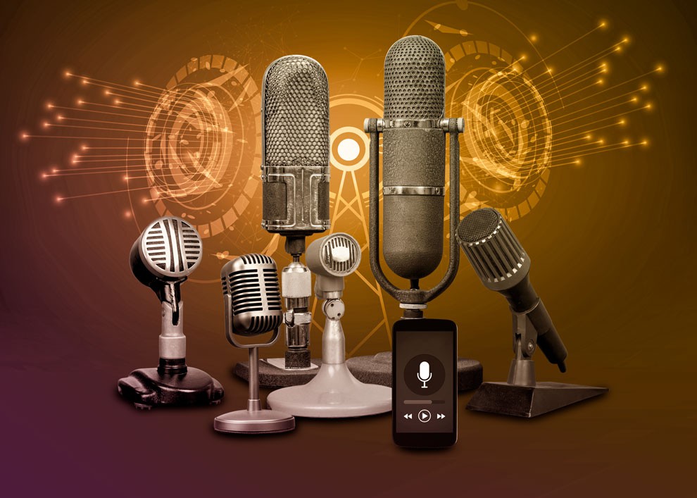 Tras 100 años de la  primera transmisión de radio.jpg Tras 100 años de la  primera transmisión de radio en México, son varias las generaciones que imaginaron, se emocionaron e informaron, mediante el invento que transformó para siempre, la comunicación social.  Foto disponible en: https://www.gaceta.unam.mx/la-radio-en-mexico-mas-viva-que-nunca/