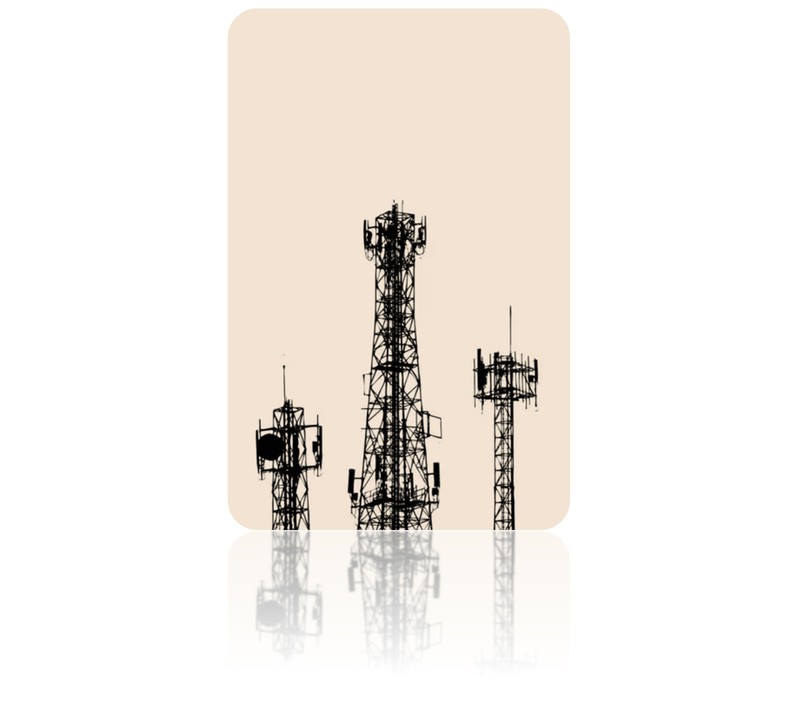 TELECOMUNICACIONES 03.jpg La ventaja de las torres de microondas es que permiten la transmisión de grandes cantidades de información a través de largas distancias sin la necesidad de cables. https://depositphotos.com/photos/recepci%C3%B3n-y-transmisi%C3%B3n-de-datos.html