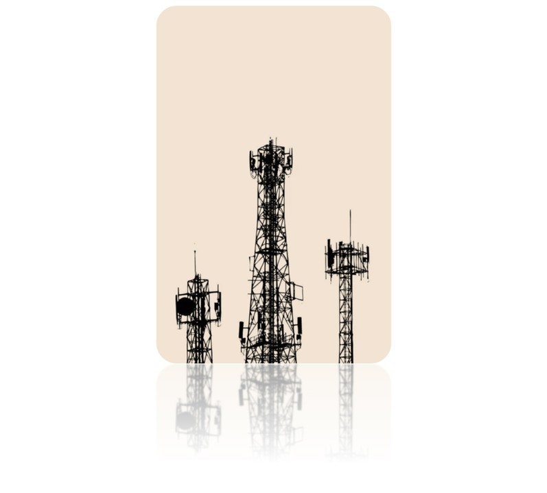 La ventaja de las torres de microondas es que permiten la transmisión de grandes cantidades de información a través de largas distancias sin la necesidad de cables. https://depositphotos.com/photos/recepci%C3%B3n-y-transmisi%C3%B3n-de-datos.html