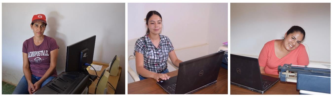 3 Mujeres de comunidades rurales haciendo uso de la conectividad instalada.jpg Mujeres de comunidades rurales haciendo uso de la conectividad instalada en sus comunidades.