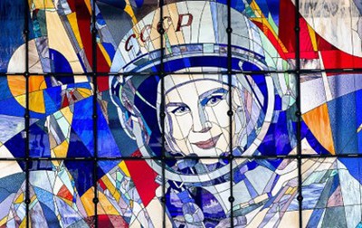 La SICT se une al Día Naranja, por la igualdad y la no violencia de género presentando en El Mirador a Valentina Tereshkova, la primera mujer astronauta.