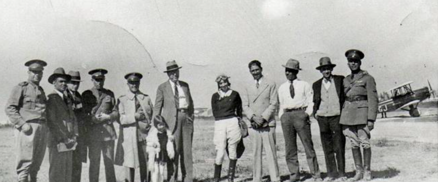La enseñanza de la aviacion.png La enseñanza de la aviación en México recayó primordialmente en el ejército mexicano, pues contaba con los conocimientos, el personal y la infraestructura aérea más desarrollada.