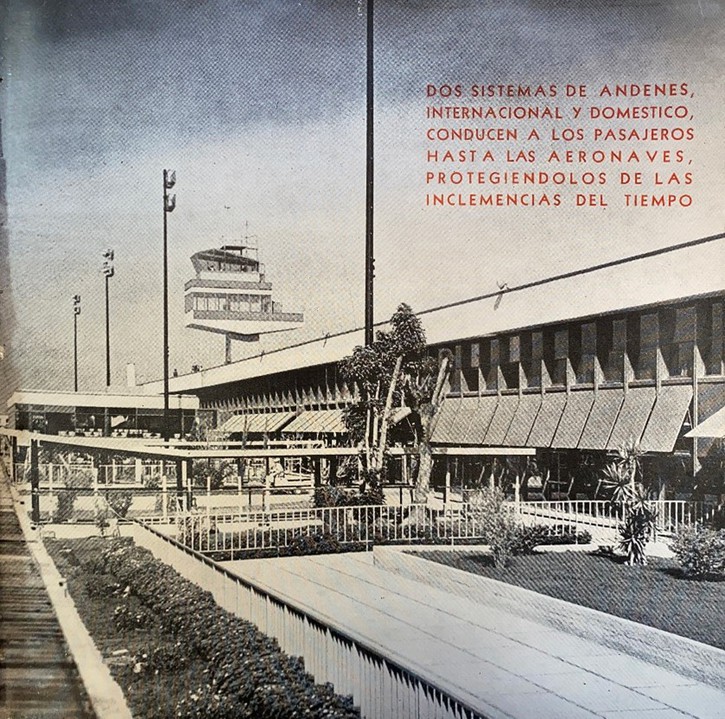 Andadores que conectan a la terminal con las aeronaves.jpg Andadores que conectan a la terminal con las aeronaves. Memorias SCOP 1953-1954.
