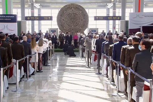 6 El presidente Andrés Manuel López Obrador encabeza la ceremonia.jpg El presidente Andrés Manuel López Obrador encabeza la ceremonia de inauguración del Aeropuerto Internacional Felipe Ángeles. https://diario.mx/nacional/inaugura-amlo-el-aeropuerto-internacional-felipe-angeles-20220321-1911052.html