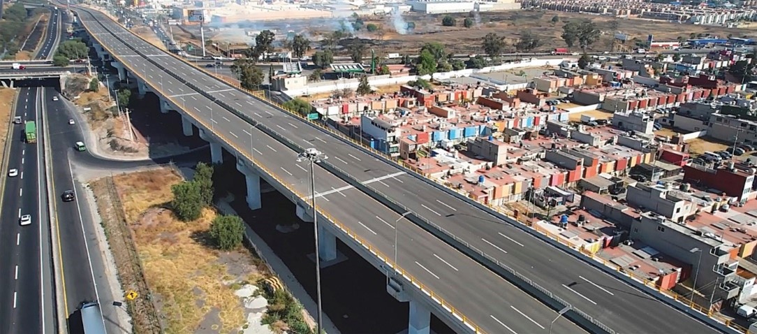 7 La Secretaría de Infraestructura Comunicaciones y Transportes.jpg La Secretaría de Infraestructura, Comunicaciones y Transportes apoya sin duda la conexión de este aeropuerto con la ciudad capital mediante la construcción de la vialidad Tonanitla-AIFA. https://www.gob.mx/sct/es/articulos/te-presentamos-la-vialidad-principal-al-aifa-es-libre-de-peaje?idiom=es