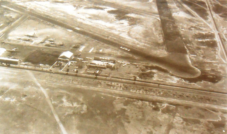 Ramón Ross.jpg Ramón Ross, secretario de Comunicaciones y Obras Públicas, respaldó ampliamente el proyecto del primer campo de aviación concebido, trazado y construido de forma integral: Puerto Aéreo Central en la capital del país, el primer aeropuerto moderno de México (1929). Libro: 50 años de Aeropuertos y Servicios Especiales.