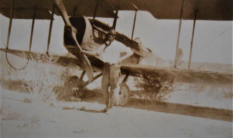 2 La Compañía Mexicana de Transportación.jpg La Compañía Mexicana de Transportación Aérea inició en México la aviación comercial con cuatro aeroplanos Lincoln Standard en 1921. Libro: Mexicana la primera siempre será la primera.