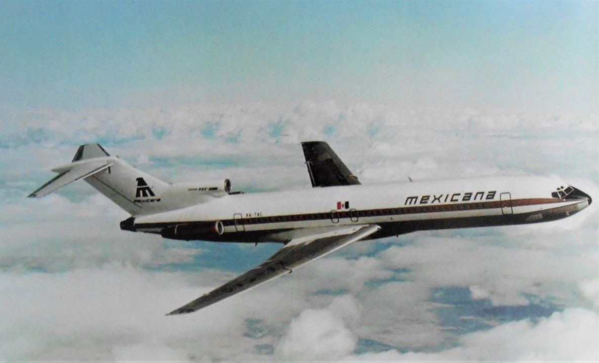 3 El Boeing 727-200 de Mexicana de Aviación.jpg El Boeing 727-200 de Mexicana de Aviación podía transportar cómodamente a 155 viajeros. Libro: Mexicana la primera siempre será la primera.