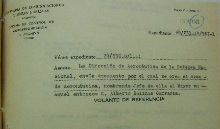 Volante de referencia de la SCOP.jpg Volante de referencia de la SCOP que da fe del nombramiento del Mayor Alberto Salinas Carranza como jefe del Arma de Aeronáutica. SICT.