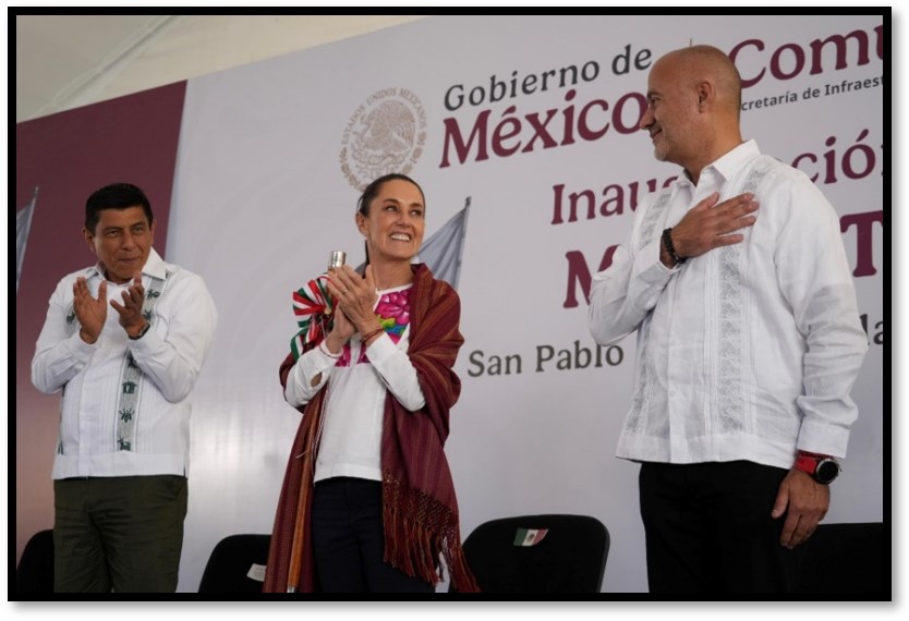 1 La presidenta Claudia Sheinbaum y el Ing.jpg La presidenta Claudia Sheinbaum y el Ing. Esteva (derecha), secretario de Infraestructura, Comunicaciones y Transportes en la ceremonia de inauguración. SICT.