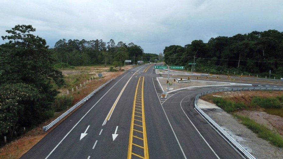 La carretera MEX 187 a su llegada al entronque con la autopista Las Choapas-Ocozocoautla. SICT.