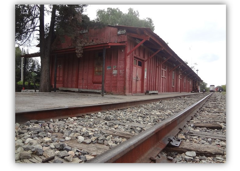 3 La antigua estación de San Juan del Río.jpg La antigua estación de San Juan del Río, Querétaro volverá a la actividad próximamente. https://es.m.wikipedia.org/wiki/Archivo:Antigua_Estaci%C3%B3n_San_Juan_del_R%C3%ADo.JPG