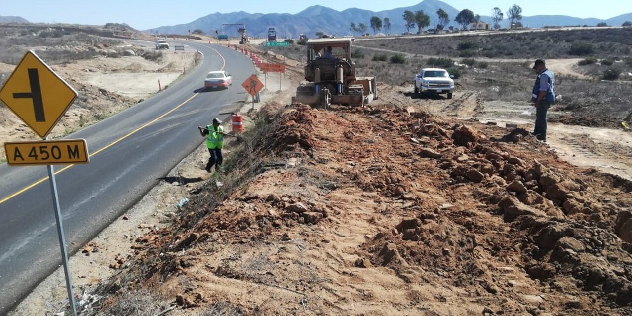 Entronque Colinas del Real.jpg Entronque Colinas del Real, última obra del Libramiento de Ensenada. https://www.industrialnewsbc.com/2021/10/25/construye-sct-bc-entronque-colinas-del-real-en-el-libramiento-ensenada/