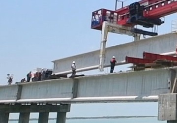El secretario de Comunicaciones y Transportes, Ing. Javier Jiménez Espriú, puso en operación el 10 de junio de 2019 el puente “La Unidad” que comunica a Ciudad del Carmen, Campeche con Isla Aguada; tiene una longitud de 3.277 kilómetros y fue construido en concreto hidráulico reforzado.