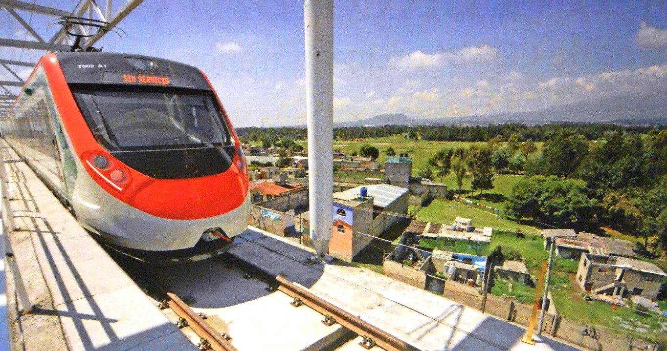 Tren.JPG Moderno diseño del Tren Interurbano México-Toluca. SCT.