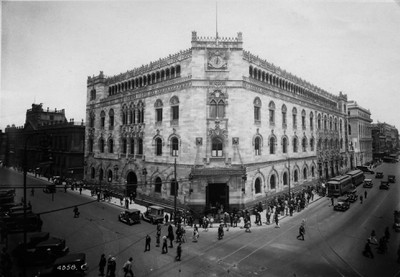 Palacio Postal de México.jpg Espléndido inmueble ecléctico aloja las oficinas de Correos (1920-1930). SCT.