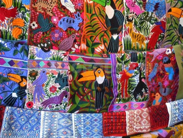 Un ejemplo de temas y coloridos sorprendentes de los textiles en el estado de Chiapas. https://www.cuartopoder.mx/gente/participa-en-el-premio-al-arte-indigena-de-chiapas/169961
