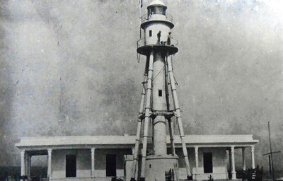 Los faros, centinelas mudos y centenarios, continúan alumbrando las costas de México.