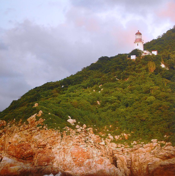 Faro de Cabo Corrientes.jpg Faro de Cabo Corrientes sobre las costas del estado de Jalisco. Libro: Los faros de México, SCT.