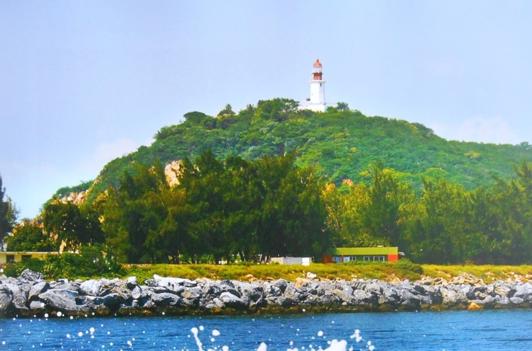 Faro de Salina Cruz en el litoral del estado de Oaxaca.jpg