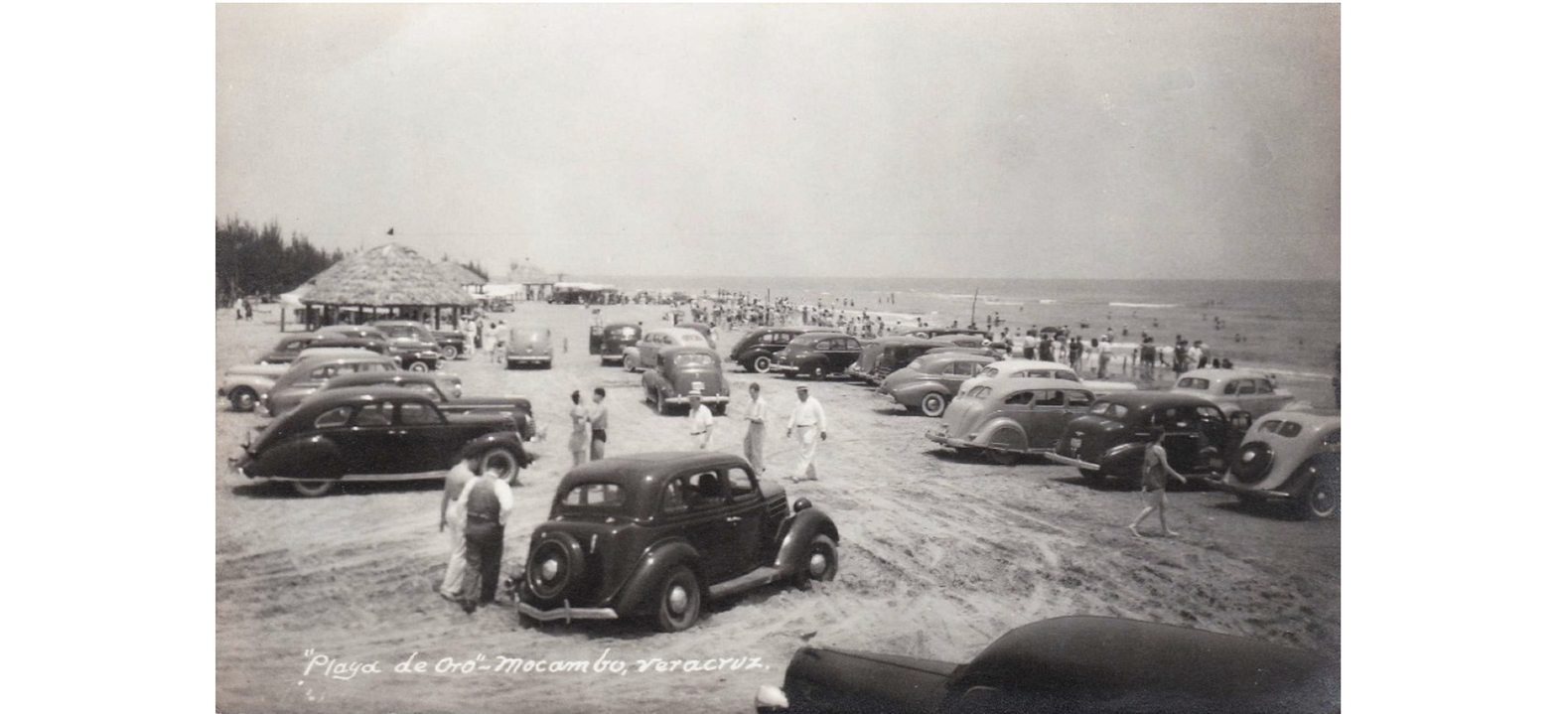 Playa de Oro-Mocambo Veracruz y la llegada del automóvil al mar en Semana Santa aproximadamente en 1930. Disponible en: https://web.facebook.com/groups/133940819971788/posts/7880731588625967/?_rdc=1&_rdr# 