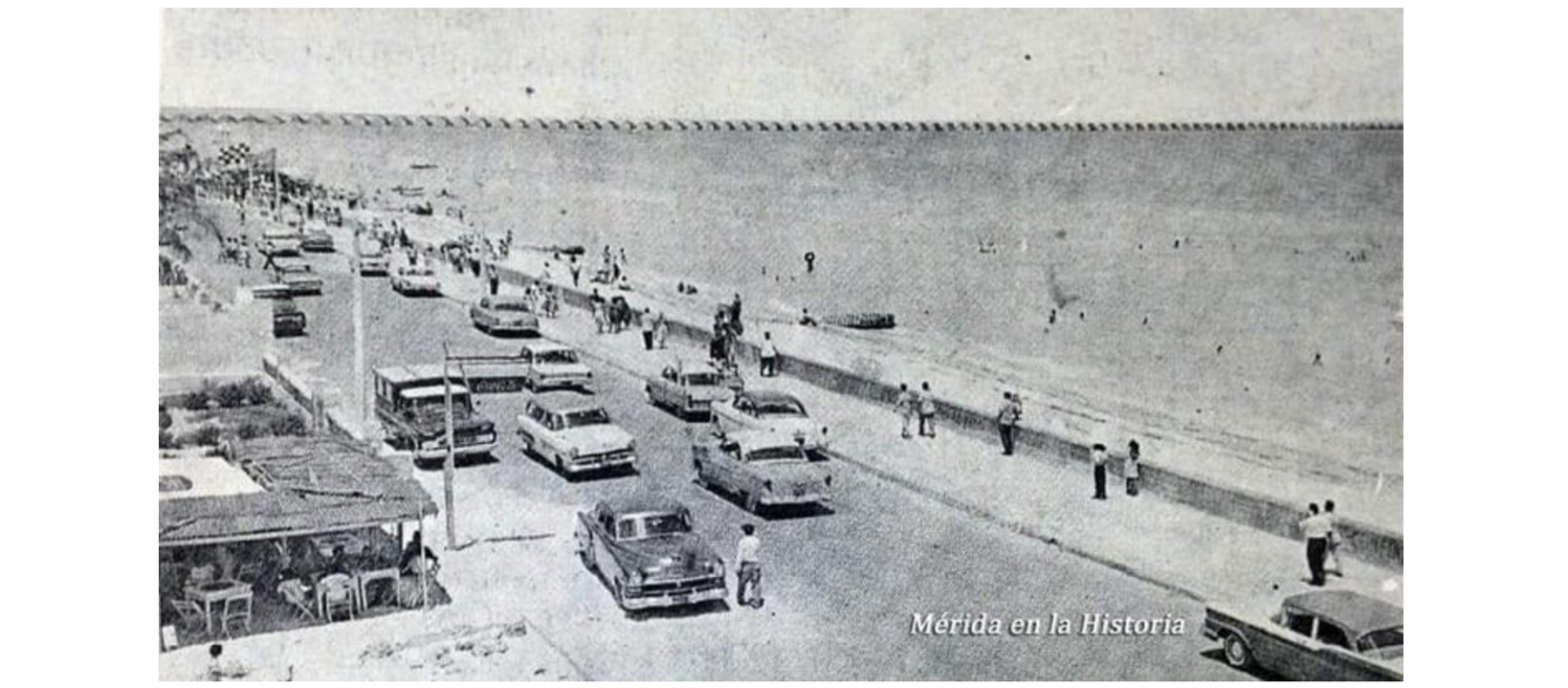 El malecón de Progreso y sus autos en la primera mitad del siglo XX. Disponible en: https://puntomedio.mx/el-malecon-de-progreso-y-sus-primeros-restaurantes/ 
