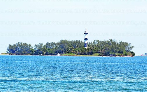 4 Faro de la Isla de Sacrificios en Veracruz.jpg Faro de la Isla de Sacrificios en Veracruz. https://www.diariodexalapa.com.mx/local/faro-de-isla-de-sacrificios-unico-en-su-tipo-veracruz-mar-medio-ambiente-conservacion-playa-marina-5395027.html