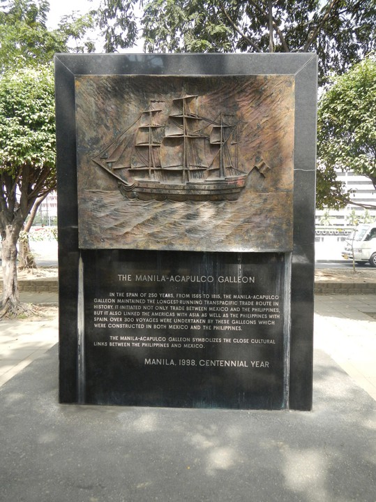 Placa 1200.jpg Placa que conmemora los viajes del Galeón de Manila a Acapulco, situada en la plaza México en Manila, Filipinas. Ramón F. Velásquez https://es.wikipedia.org/wiki/Gale%C3%B3n_de_Manila#/media/Archivo:Manilajf9742_16.JPG