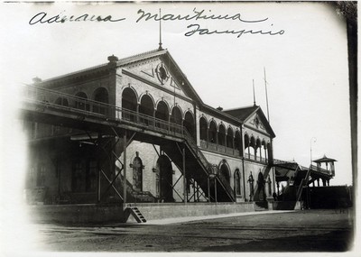 Fachada principal de esta aduana histórica, tomada en 1915. Reproducción autorizada por el Instituto Nacional de Antropología e Historia.