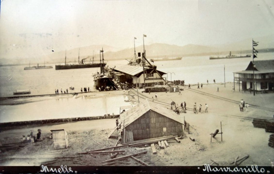 Puerto y muelle de Manzanillo, Colima en el siglo XX. Disponible en: https://www.mexicoenfotos.com/antiguas/colima/manzanillo/el-muelle-fechada-el-dia-3-de-octubre-de-1910-MX14774903982631