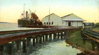 Durante sus primeros treinta años de existencia, la SCOP impulsó un ambicioso programa de obras portuarias que transformó radicalmente las condiciones materiales del litoral mexicano.