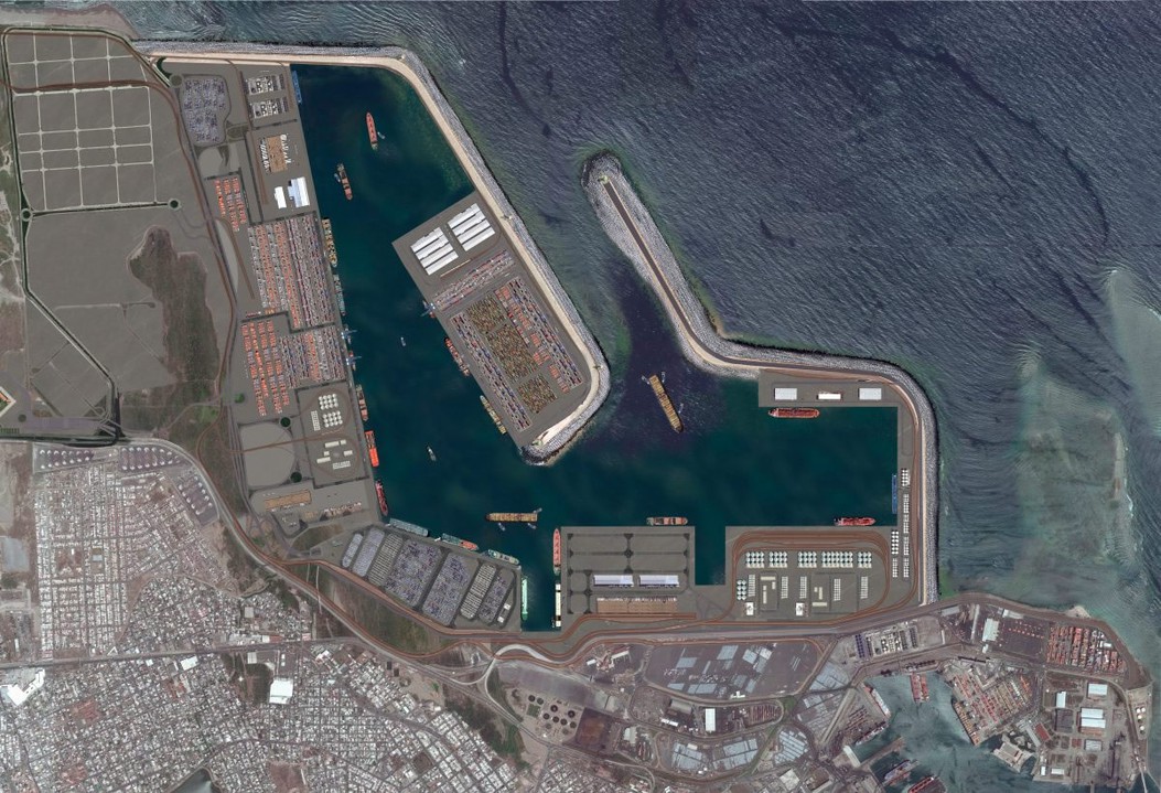 Nuevo puerto de Veracruz.jpg Nuevo puerto de Veracruz, en poco más de un siglo nunca se había realizado una obra portuaria tan relevante como ésta. https://obras.expansion.mx/infraestructura/2019/07/03/el-nuevo-puerto-de-veracruz-inicia-operaciones