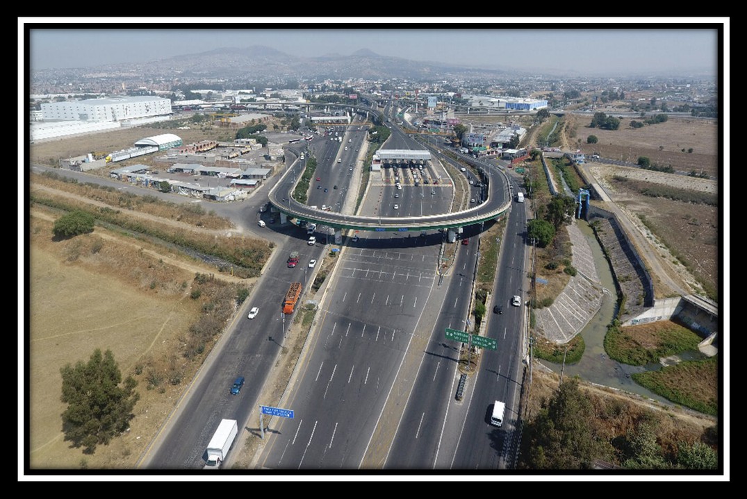 AUTOPISTA 07.jpg Acceso al segundo piso de la autopista México-Puebla inaugurado en 2016. https://triada.com.mx/wpp/portfolio_page/autopista-mexico-puebla/