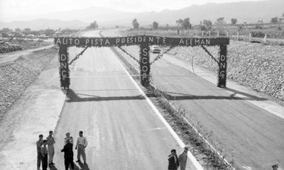 Pionera y gran ejemplo de las autopistas de cuota en México.
