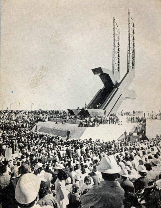 1 de diciembre de 1973.jpg 1 de diciembre de 1973 ceremonia de inauguración de la Carretera Transpeninsular en el Paralelo 28. https://twitter.com/ingvazquezcj/status/1163521733069926402