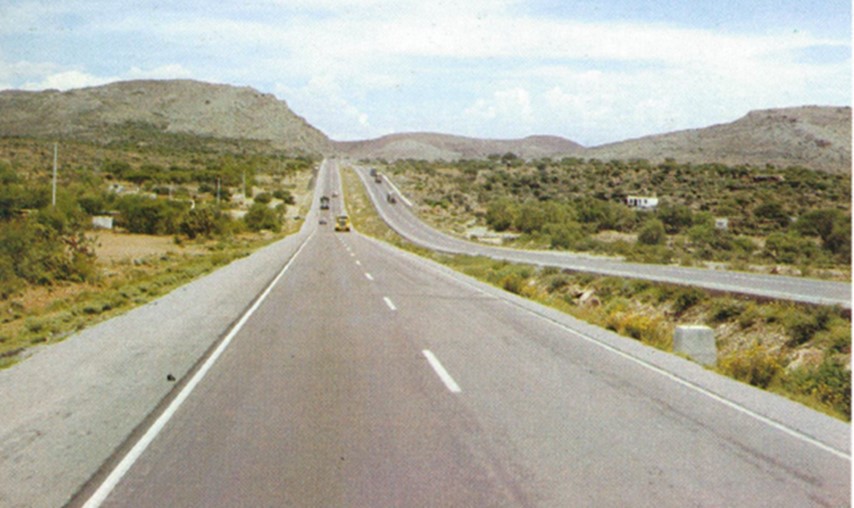 2 La carretera Querétaro-San Luis Potosí.jpg La carretera Querétaro-San Luis Potosí fue ampliada a cuatro carriles. Memorias SCT 1982-1988.
