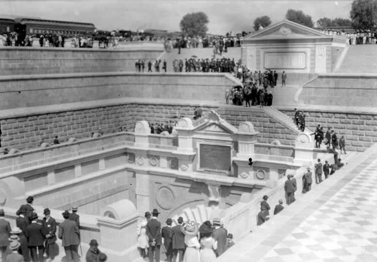 Inauguración de las obras del Desagüe.tif Inauguración de las obras del Desagüe del Valle de México. Reproducción autorizada por el INAH.