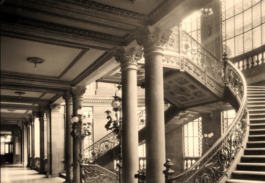 ultimo palacio 2 jpg.jpg Vista de la fantástica escalera del antiguo recinto de la SCT en 1911, muy bien conservada por más de un siglo. Reproducción Autorizada por el Instituto Nacional de Antropología e Historia.