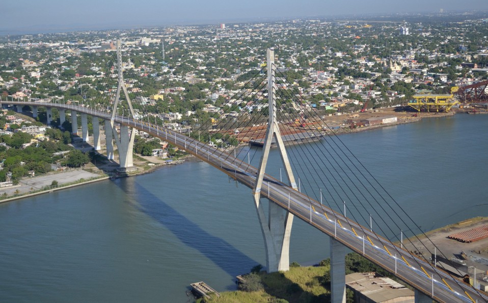 puente de Tampico cruzando el río Pánuco.jpg Esbelto y elegante puente de Tampico cruzando el río Pánuco: https://www.milenio.com/politica/comunidad/puente-tampico-32-anos-enlazar-tamaulipas-veracruz