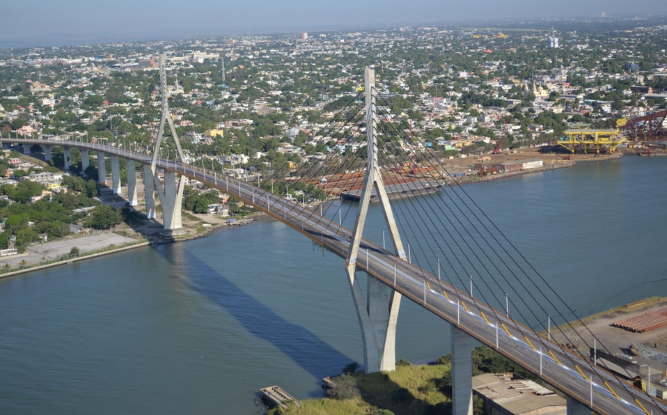 puente de Tampico cruzando el río Pánuco.jpg