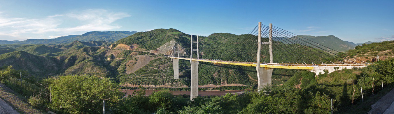 Puente Mezcala sorteando la Sierra Madre del Sur.jpg Puente Mezcala sorteando la Sierra Madre del Sur: https://es.wikipedia.org/wiki/Puente_Mezcala_Solidaridad