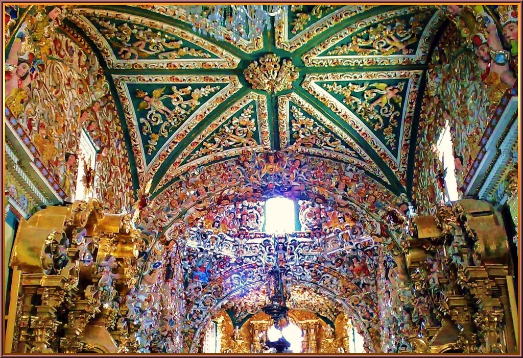 Una de las muchas maravillas barrocas de Puebla es el templo de Tonantzintla, al alcance del público por la red federal de carreteras. https://www.eluniversalpuebla.com.mx/que-hacer/santa-maria-tonantzintla-la-iglesia-barroca-que-indigenas-dedicaron-tlaloc/