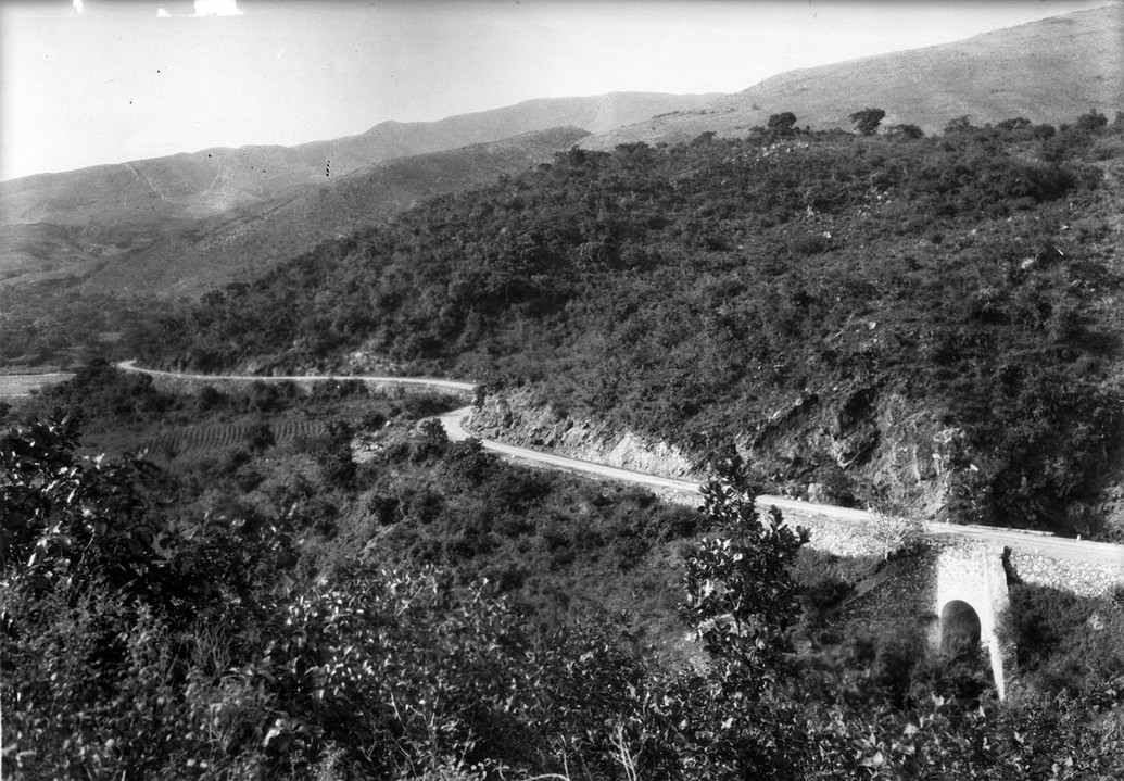Panorámica carretera México-Acapulco.jpg Panorama de la carretera México-Acapulco 1935. Reproducción Autorizada por el Instituto Nacional de Antropología e Historia.