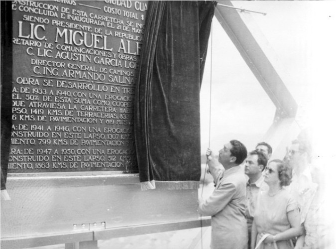 La carretera Ciudad JuArez-MExico-Ciudad CuauhtEmoc.jpg La carretera Ciudad Juárez-México-Ciudad Cuauhtémoc fue inaugurada oficialmente por el presidente Miguel Alemán el 21 de mayo de 1950 en Tehuantepec, Oaxaca. Sin embargo, días antes resultó escenario ideal para realizar la I Carrera Panamericana del 5 al 10 de mayo de dicho año. Reproducción autorizada por el INAH.