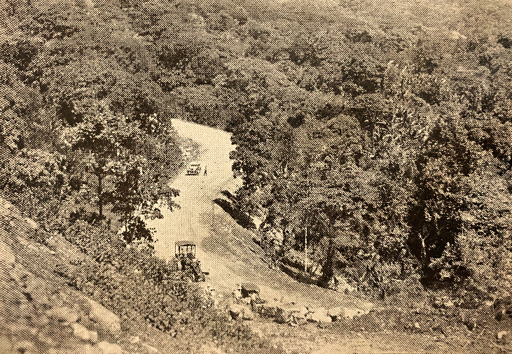 Camino Puebla-Veracruz - en construcción- en el kilómetro 300. Libro: Los Caminos de México. SCOP.