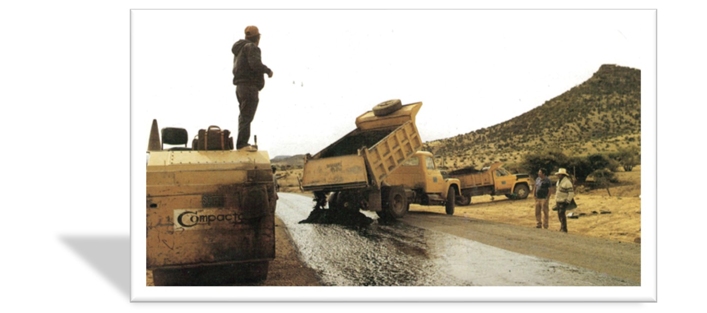 LAS COMUNICACIONES 10.jpg Conservar las carreteras del país, tarea ineludible de la SCT en todo momento. Memorias SCT 1982-1988.