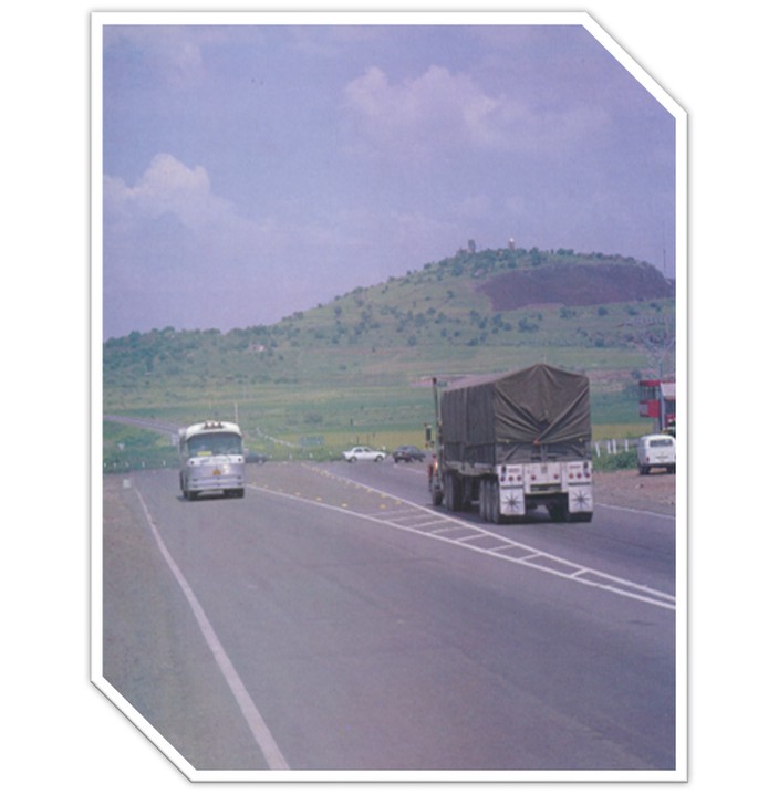 LAS COMUNICACIONES 13.jpg De carga y de pasajeros, el autotransporte federal fue muy socorrido en el sexenio 1982-1988. Memorias SCT 1982-1988.