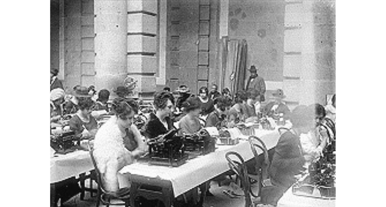 Concurso de mecanógrafas en la SCOP. INAH/Fototeca Nacional/ Archivo Casasola/ Inventario 164454/ ID 678405